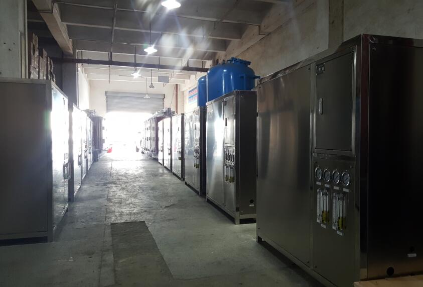 上海某贸易公司出口苏丹11套0.5T反渗透纯水设备